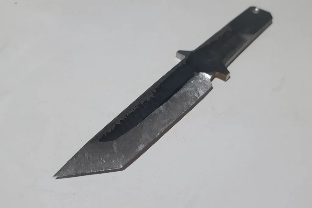 Couteau style tanto
