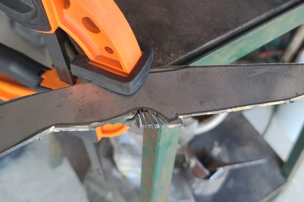 découpe forme couteau meuleuse