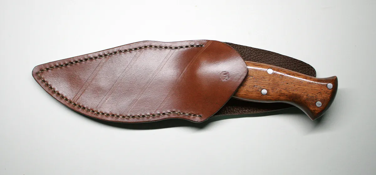 étui en cuir couteau artisanal