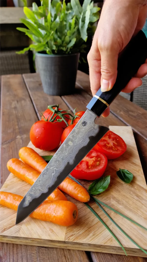 prise en main d'un couteau de cuisine sur-mesure
